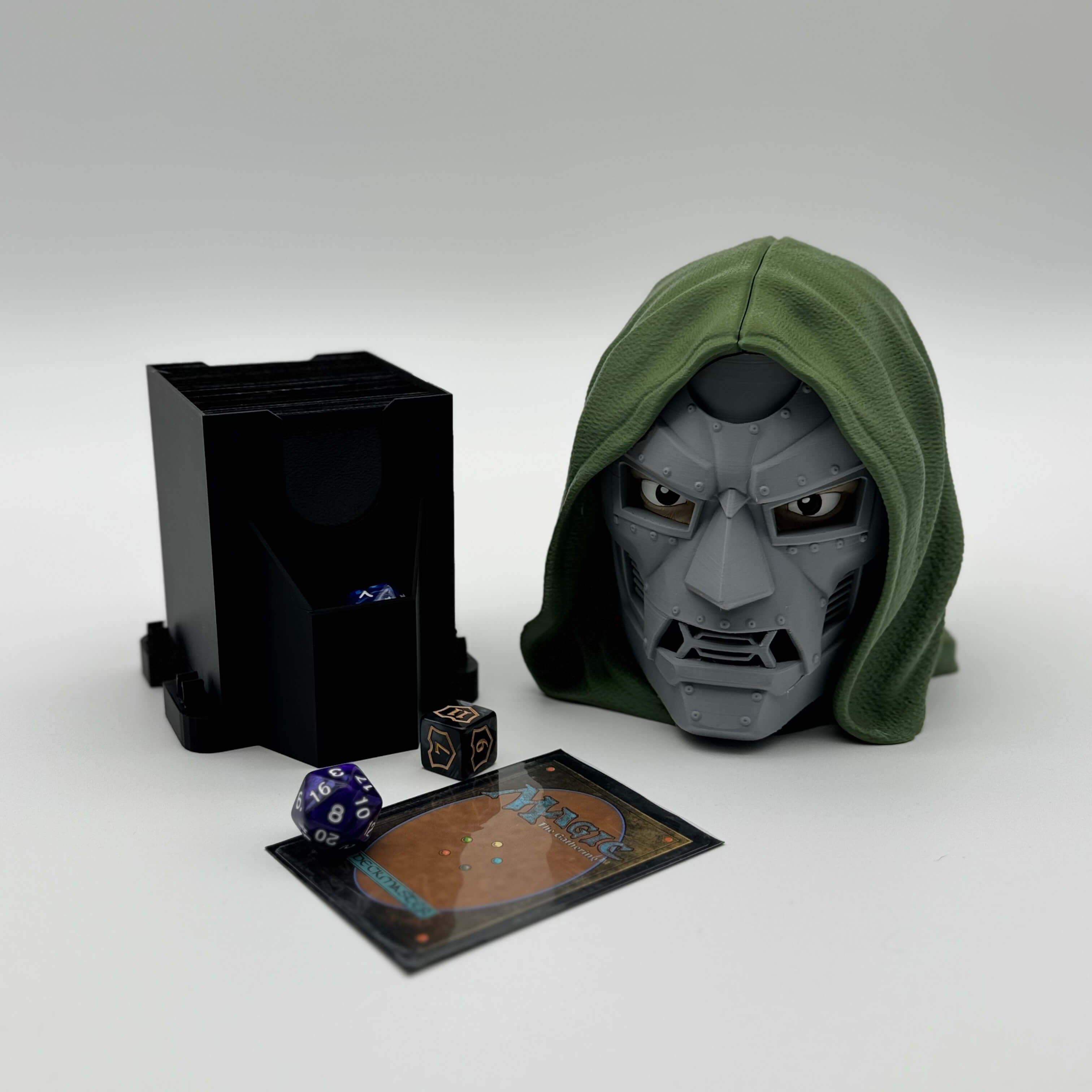 未使用 MTG × MARVEL デッキボックス BOX ドクター ドゥーム Doctor Doom MTG Commander Deck Box | Marvel TCG Magic The